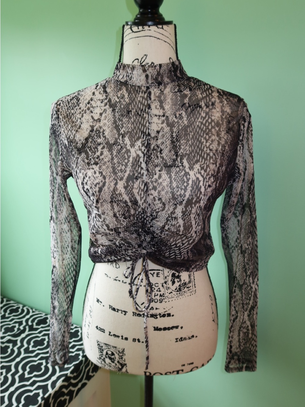 Snake Print Long-Sleeve Crop Top - Black & Gray- sheer